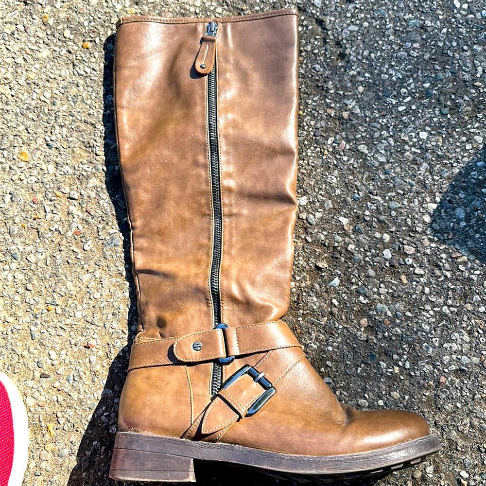 Tall brown boots size 8